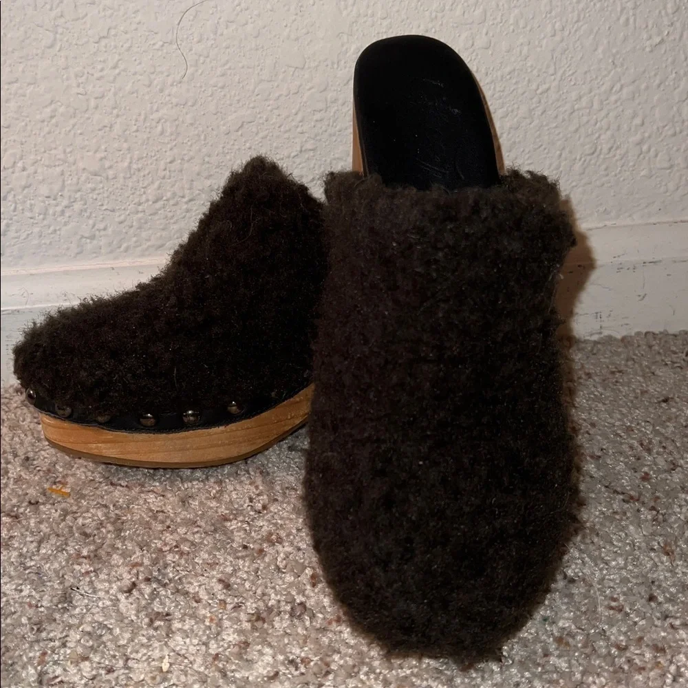 Free People Women’s Cabin Fever Brown Faux Fur Slip on Wood Heel Clogs Mules 38